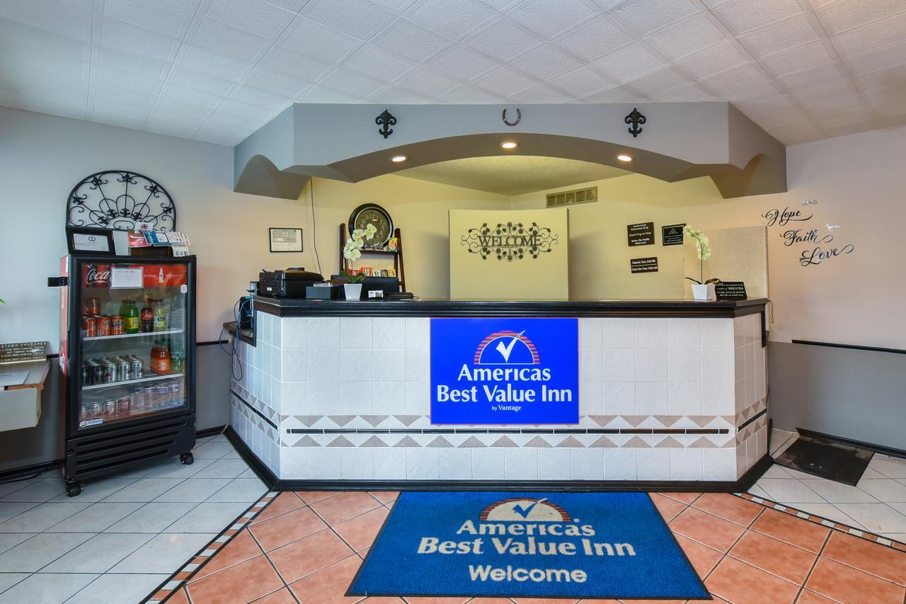 Americas Best Value Inn & Suites Williamstown Exteriör bild